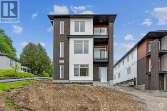 Building Photo - 6954 Notre-Dame St