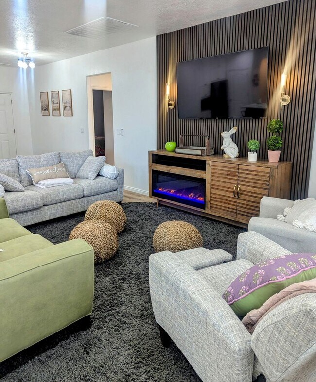 Foto del edificio - Fully Furnished Trailside Home!