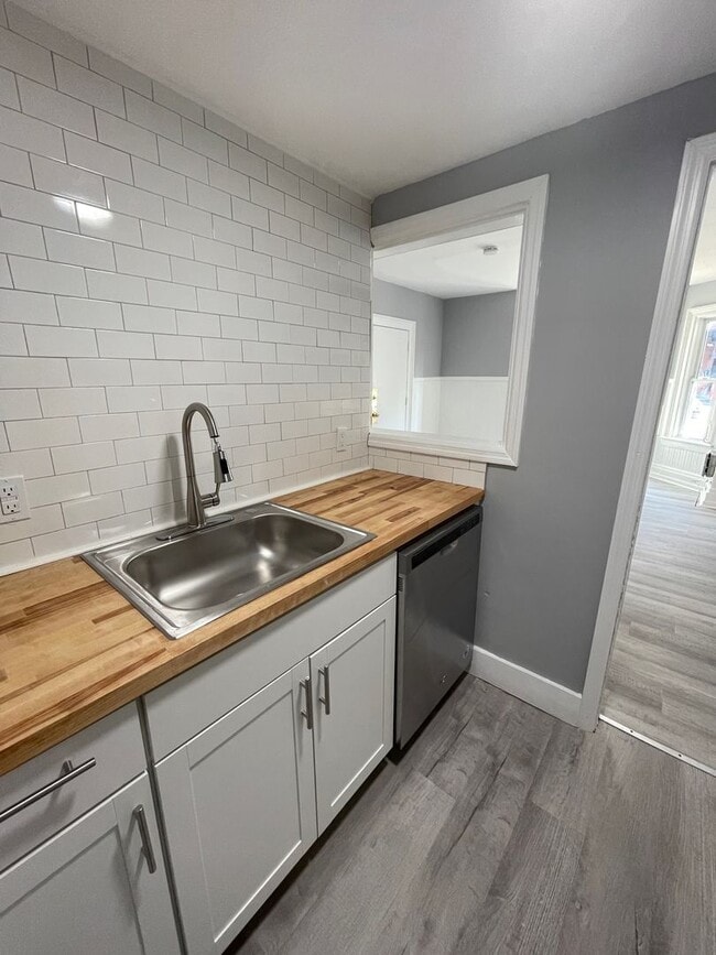 Building Photo - 89 Dubois St