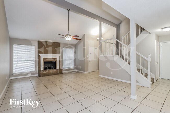 Foto del edificio - 3127 Village Woods Dr