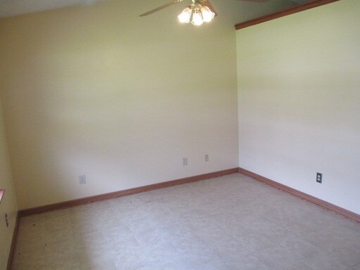 Building Photo - 246 S Creek Dr