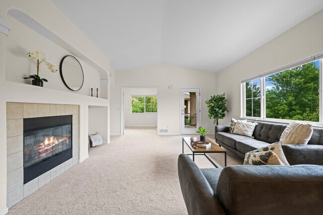 Building Photo - 2125 Calais Dr