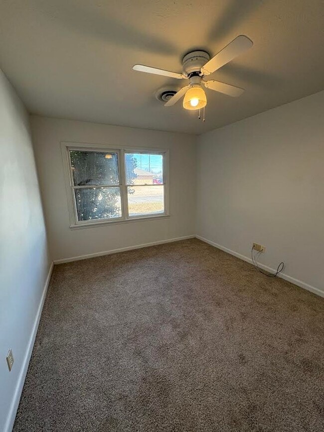 Foto del edificio - 401 S Hoover St