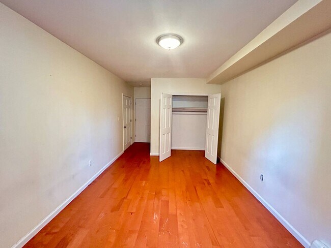 Building Photo - 3062 Roberts Ave