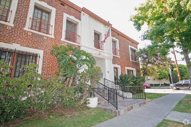 Building Photo - 367 N Orange Grove Ave