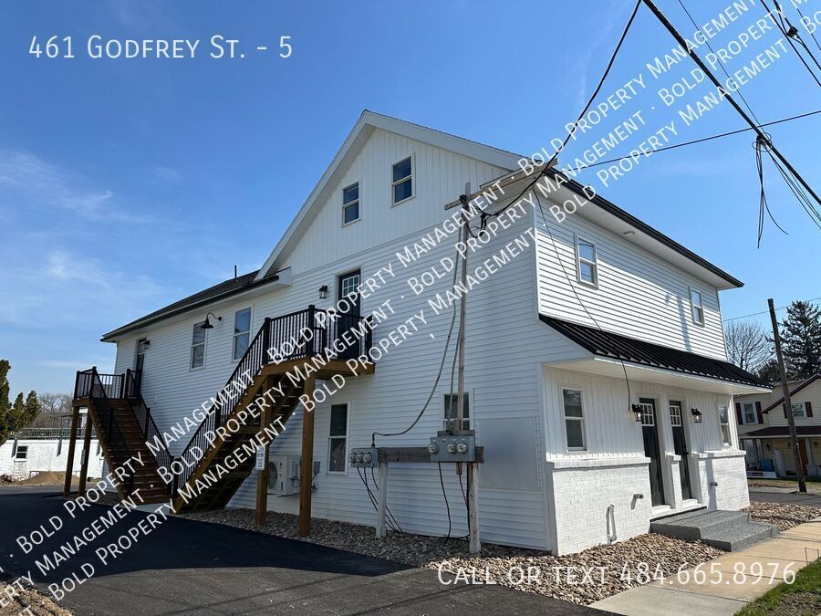 Primary Photo - 461 Godfrey St