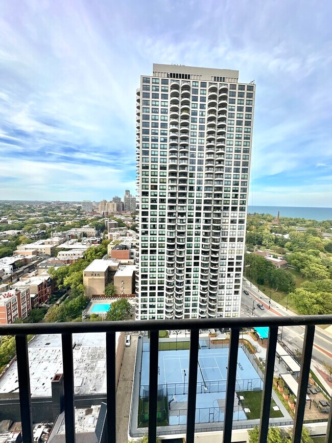 Foto del edificio - 1960 N Lincoln Park W