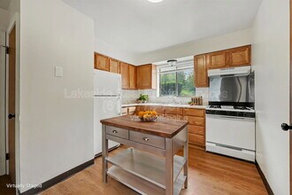 Building Photo - 1015 36th St SW