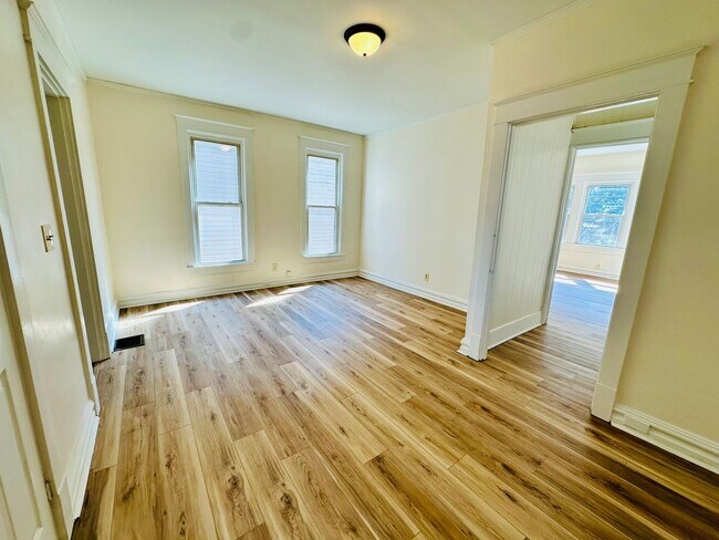 Foto del edificio - 621 E Burnett Ave