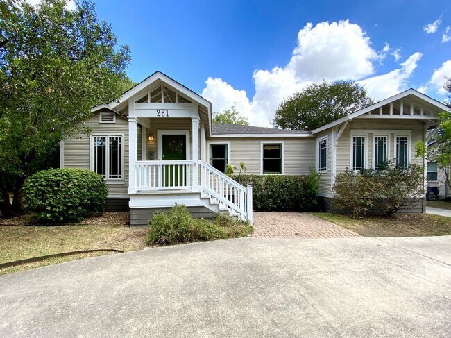 Building Photo - 261 East Oakview Place