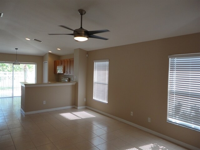 Foto del edificio - 11505 Crestlake Village Dr