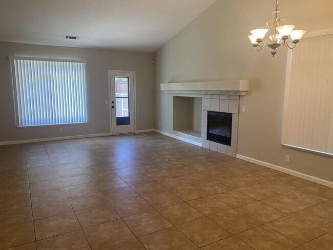 Building Photo - 236 Fuller Ln