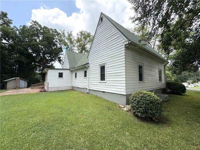 Building Photo - 599 Gordon St