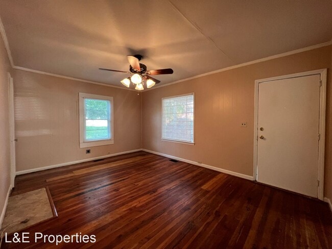 Building Photo - 3 br, 1 bath House - 1202 Gaston Avenue