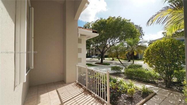 Foto del edificio - 3891 Crestwood Cir