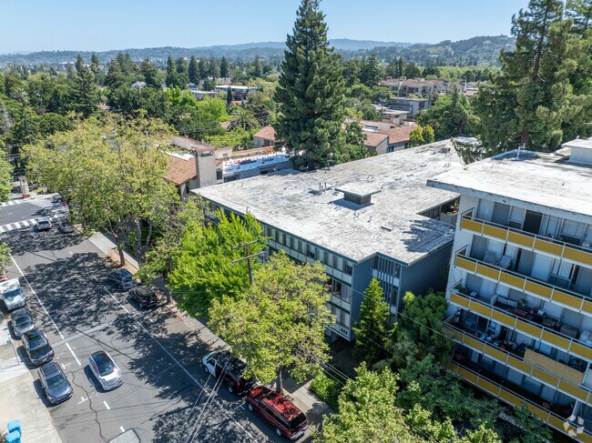 Foto del edificio - 808 Laurel Ave