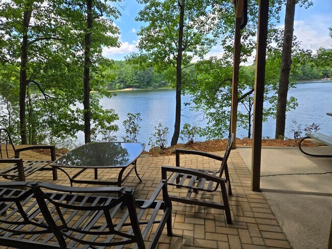 Foto del edificio - 2664 Chandler Rd