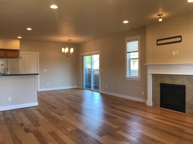 Building Photo - Privacy & Nature at Tonquin Woods: The Ultimate Villebois End-Unit