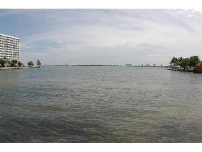 Foto del edificio - 1900 N Bayshore Dr