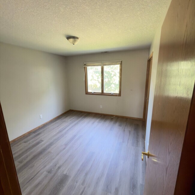 Foto del edificio - 703 11th Avenue B Ct