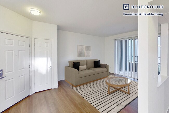 Foto del edificio - 1257 Lakeside Dr