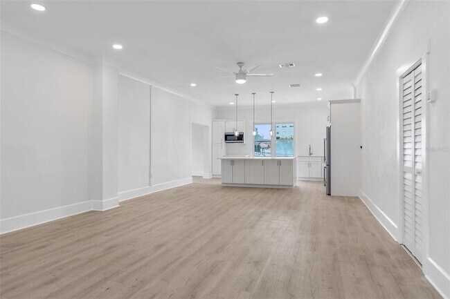 Building Photo - 14 18th St S