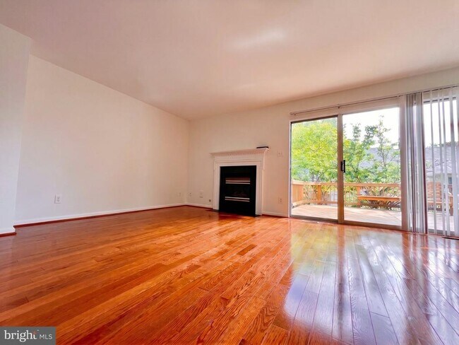 Building Photo - 5635 Gosling Dr