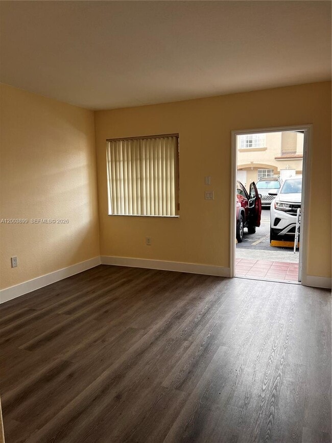 Foto del edificio - 8000 W 28th Ct
