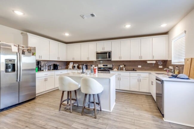 Building Photo - 16041 Pious Dr