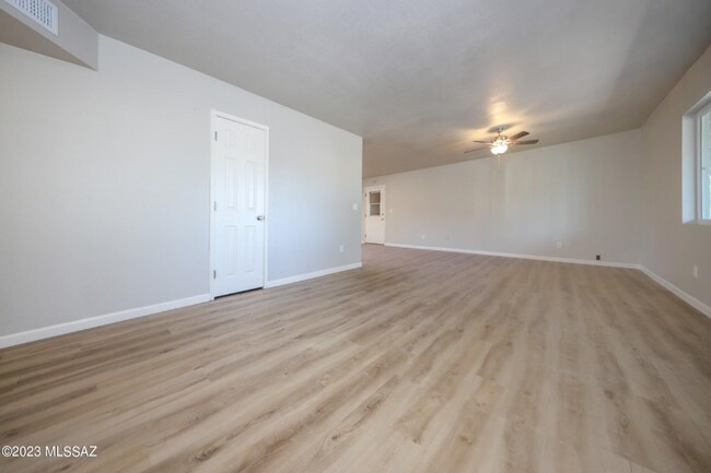 Building Photo - 841 N Abrego Dr
