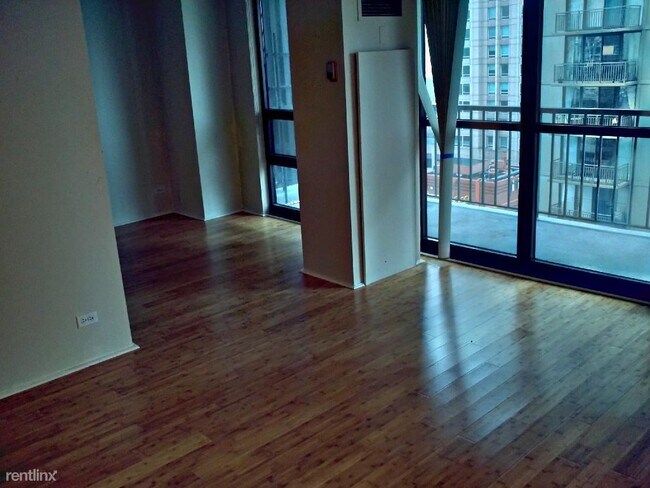 Foto del edificio - 1 br, 1 bath Condo - 10 E Ontario St APT 1...