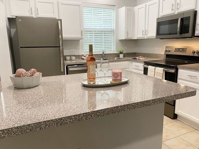 Building Photo - Brand New Renovated 3 Bedroom Town home