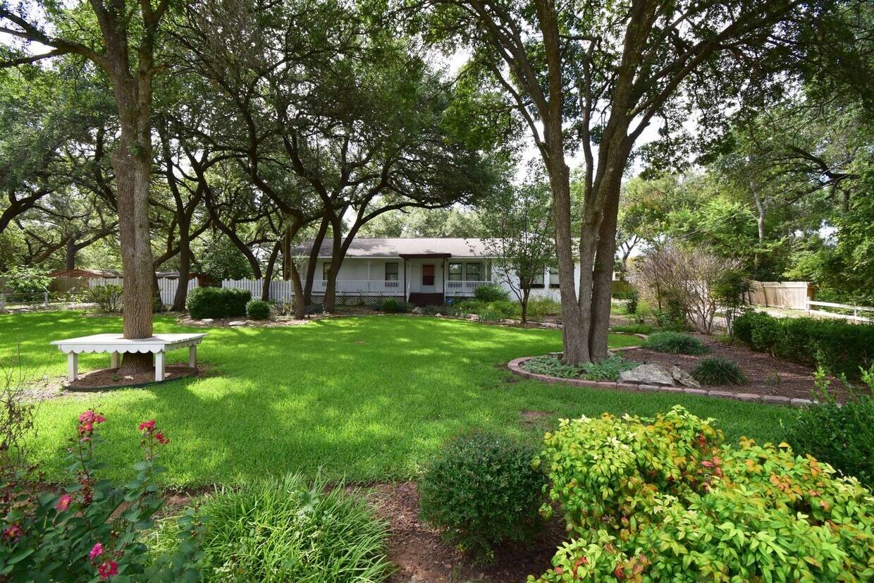 Primary Photo - Gorgeous 3 Bed House on Large .467 Acre Lo...