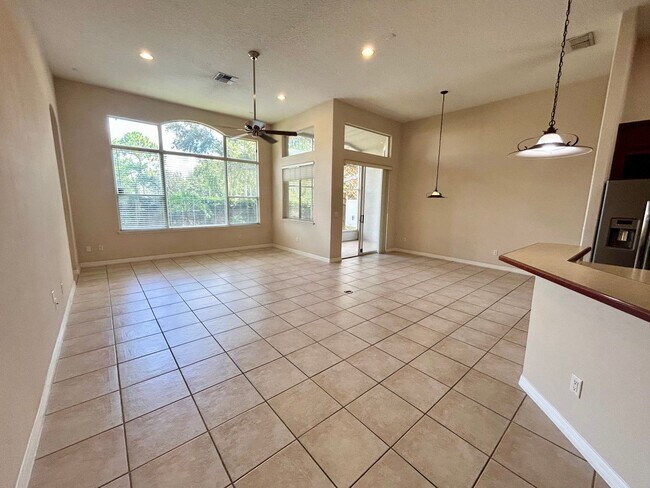 Building Photo - Beautiful 4/3 Home