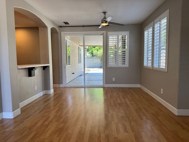 Building Photo - Charming single home in Roseville!