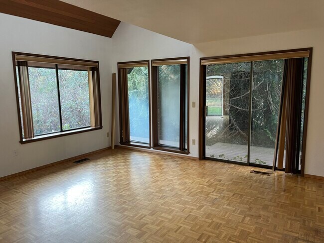 Foto del edificio - 15607 62nd Ave NW