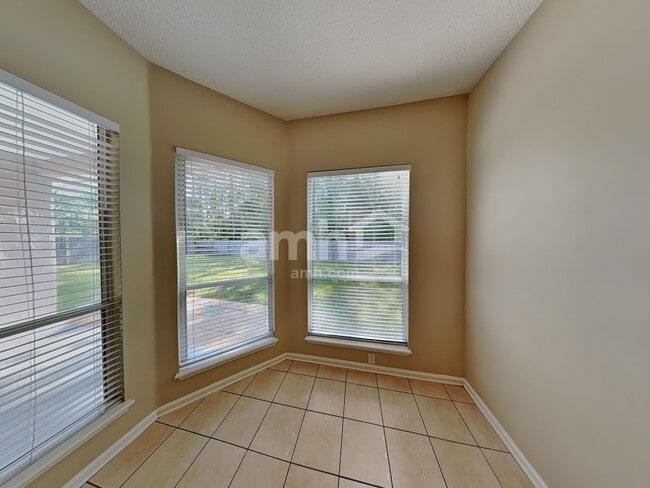 Building Photo - 14021 Golden Eagle Dr