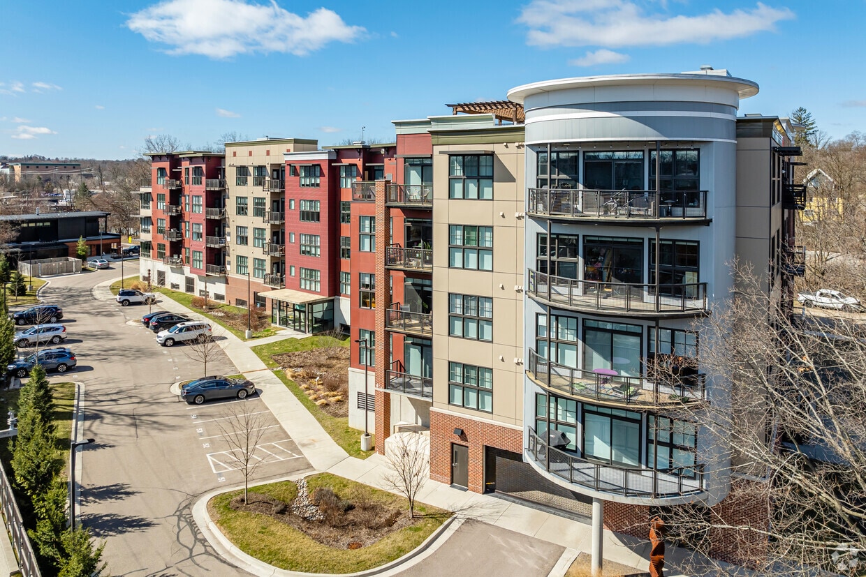 Primary Photo - Kingsley Condominiums