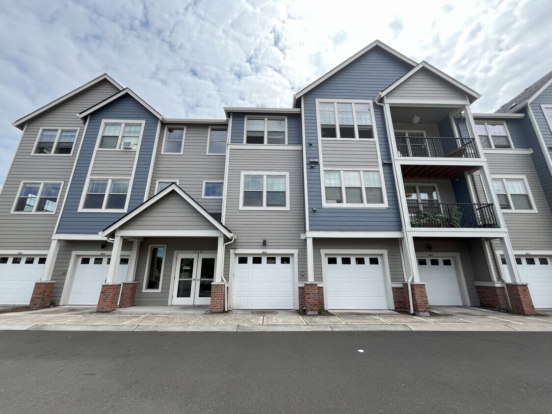 Modern 1-Bedroom Apartment with Stylish Fi... - Modern 1-Bedroom Apartment with Stylish Fi...