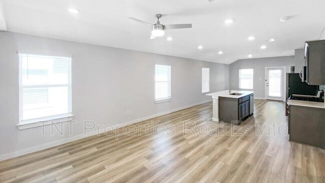 Photo - 1239 Amistad Lp House