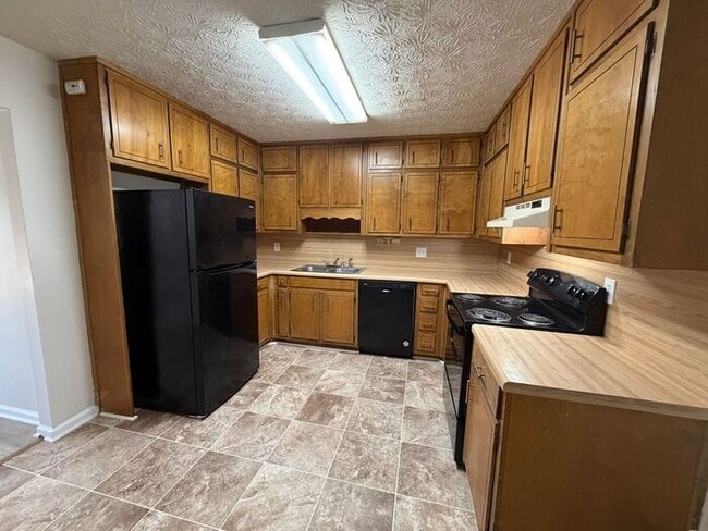 Building Photo - Beautiful 2 bedroom 1.5 bath town home!