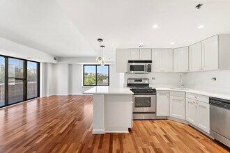 Building Photo - 759 2nd St
