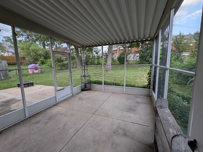 Foto del edificio - 8612 Neier Ln