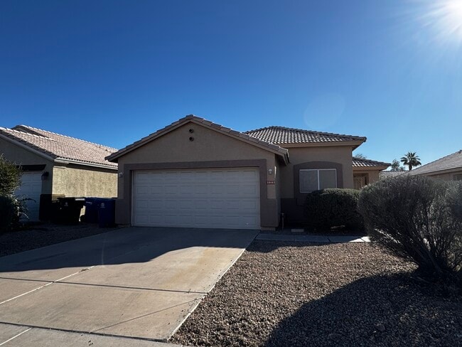 Building Photo - 10441 W Palm Ln