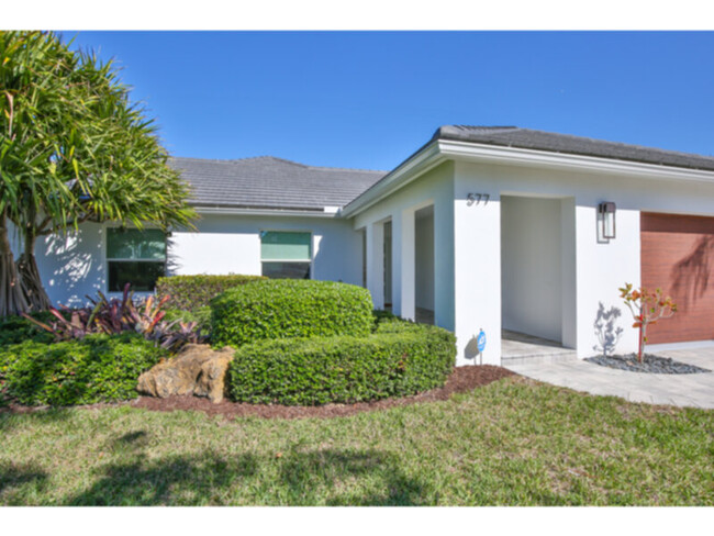 Foto del edificio - Beautifully renovated home in Bird Key, Sa...