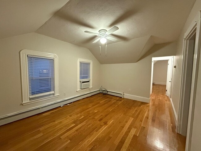 Building Photo - 62A Willow Ave