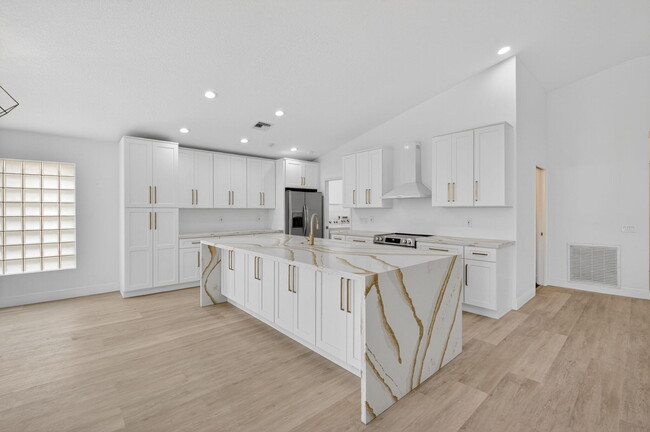 Foto del edificio - 11728 Dove Hollow Ave