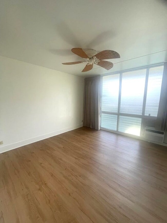 Building Photo - Upgraded 2 Bedroom / 1 Bath at the Iolani Regent