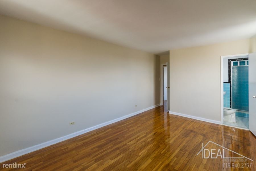 Foto principal - 817 Gravesend Neck Rd