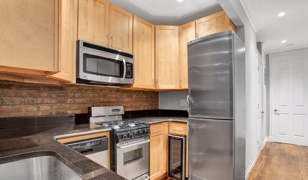 Foto principal - 277 E 10th St